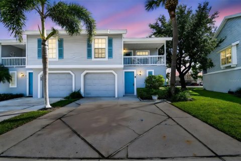 Condo in Treasure Island, Florida, 2 bedrooms  № 1874072 - photo 1