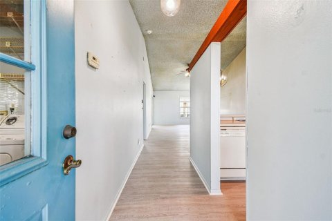 Condo in Treasure Island, Florida, 2 bedrooms  № 1874072 - photo 11