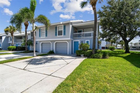 Condo in Treasure Island, Florida, 2 bedrooms  № 1874072 - photo 22