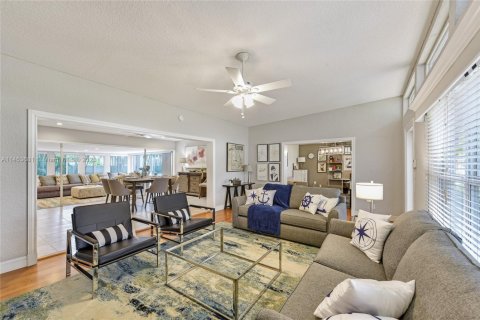 Casa en venta en Fort Lauderdale, Florida, 3 dormitorios, 254.09 m2 № 1753628 - foto 1