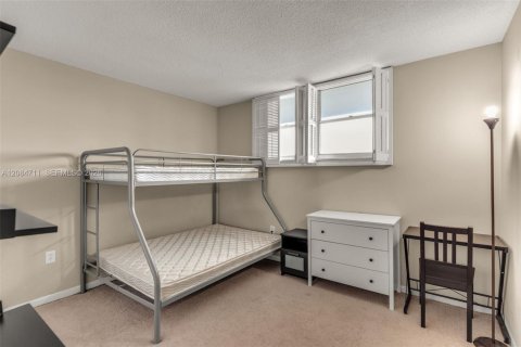 Condo in Miami, Florida, 2 bedrooms № 2368378 - photo 13