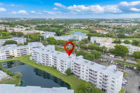 Condo in Miami, Florida, 2 bedrooms № 2368378 - photo 29