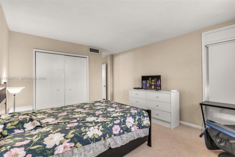 Condo in Miami, Florida, 2 bedrooms № 2368378 - photo 17