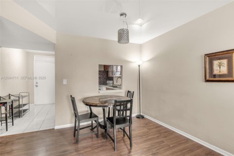 Condo in Miami, Florida, 2 bedrooms № 2368378 - photo 6