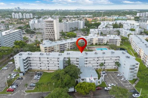 Condo in Miami, Florida, 2 bedrooms № 2368378 - photo 22