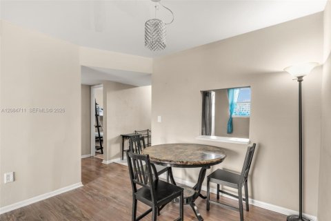 Condo in Miami, Florida, 2 bedrooms № 2368378 - photo 7