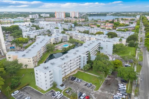 Condo in Miami, Florida, 2 bedrooms № 2368378 - photo 30
