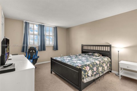 Condo in Miami, Florida, 2 bedrooms № 2368378 - photo 16