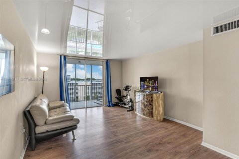 Condo in Miami, Florida, 2 bedrooms № 2368378 - photo 3