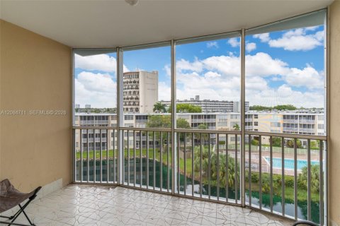 Condo in Miami, Florida, 2 bedrooms № 2368378 - photo 19