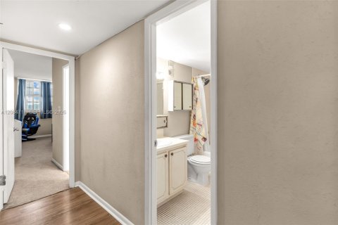 Condo in Miami, Florida, 2 bedrooms № 2368378 - photo 18