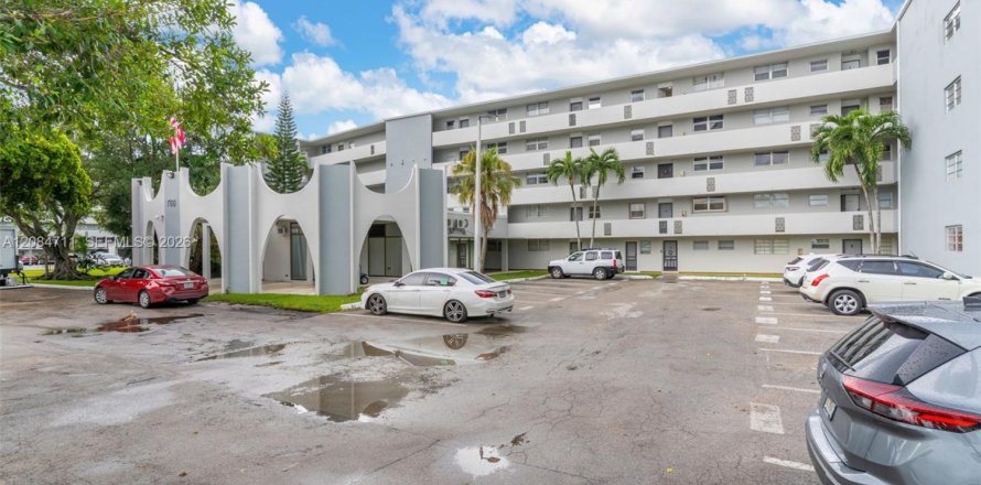 Condo in Miami, Florida, 2 bedrooms № 2368378