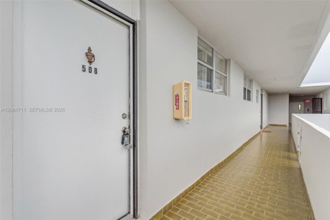 Condo in Miami, Florida, 2 bedrooms № 2368378 - photo 2