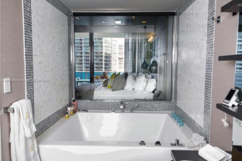 Condo in Miami, Florida, 1 bedroom  № 1975690 - photo 18