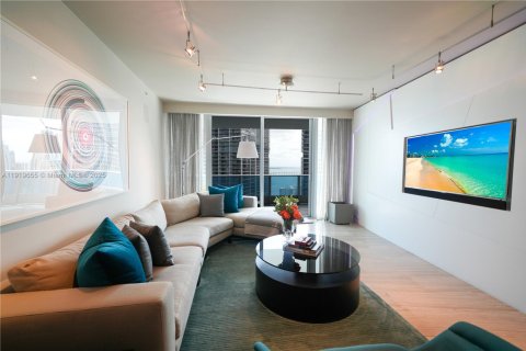 Condo in Miami, Florida, 1 bedroom  № 1975690 - photo 4