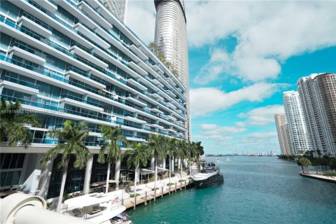 Condo in Miami, Florida, 1 bedroom  № 1975690 - photo 3