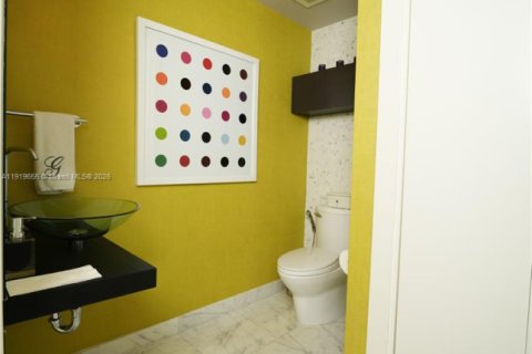 Condo in Miami, Florida, 1 bedroom  № 1975690 - photo 20