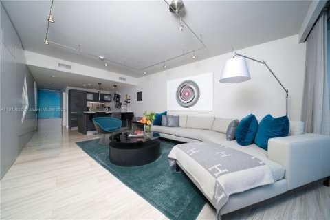 Condo in Miami, Florida, 1 bedroom  № 1975690 - photo 11