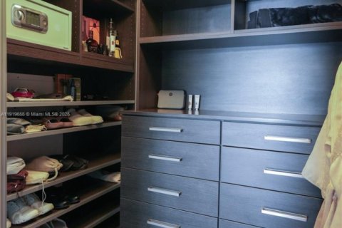 Condo in Miami, Florida, 1 bedroom  № 1975690 - photo 17