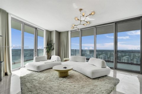 Кондоминиум с 2 спальнями в Санни-Айлс-Бич, Флорида № 1976065