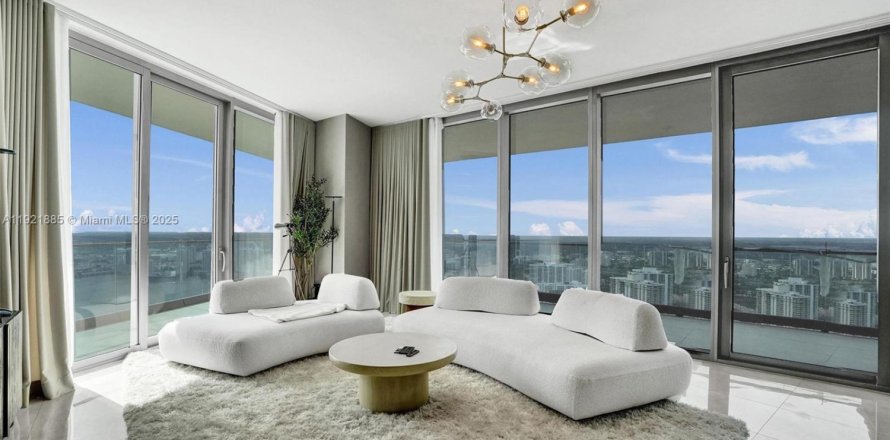 Кондоминиум с 2 спальнями в Санни-Айлс-Бич, Флорида № 1976065