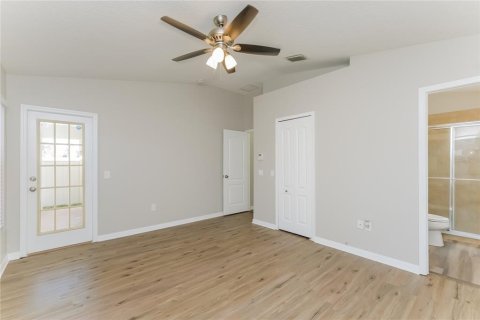 House in Ruskin, Florida 3 bedrooms, 124.49 sq.m. № 2201803 - photo 10