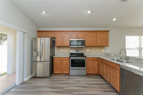 House in Ruskin, Florida 3 bedrooms, 124.49 sq.m. № 2201803 - photo 4