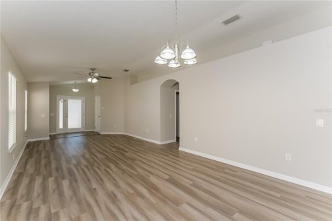 House in Ruskin, Florida 3 bedrooms, 124.49 sq.m. № 2201803 - photo 5