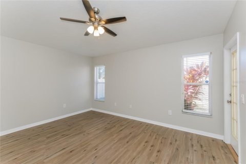 House in Ruskin, Florida 3 bedrooms, 124.49 sq.m. № 2201803 - photo 11