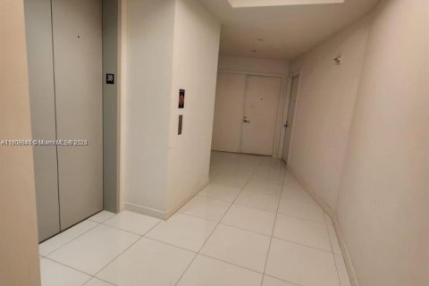 Condominio en venta en Miami, Florida, 3 dormitorios, 204.76 m2 № 1874596 - foto 2