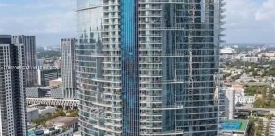 Condominio en Miami, Florida, 3 dormitorios  № 1874596