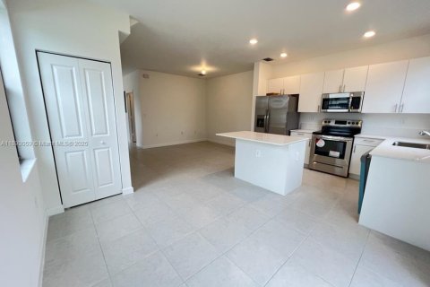 Villa ou maison à louer à Homestead, Floride: 3 chambres, 123.37 m2 № 1945926 - photo 5