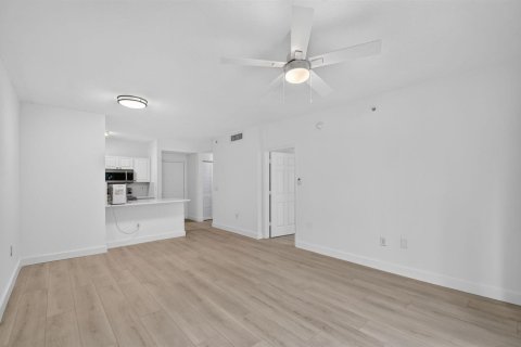 Condo in West Palm Beach, Florida, 1 bedroom № 2414593 - photo 11