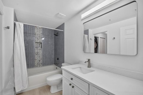 Condo in West Palm Beach, Florida, 1 bedroom № 2414593 - photo 18