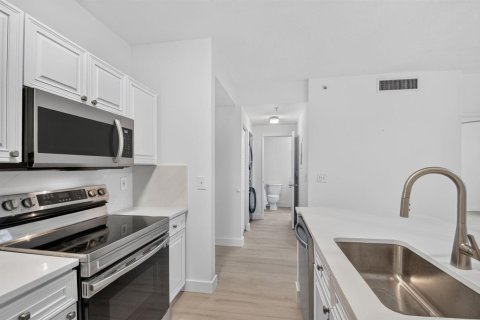 Condo in West Palm Beach, Florida, 1 bedroom № 2414593 - photo 4