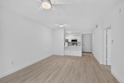 Condo in West Palm Beach, Florida, 1 bedroom № 2414593 - photo 10