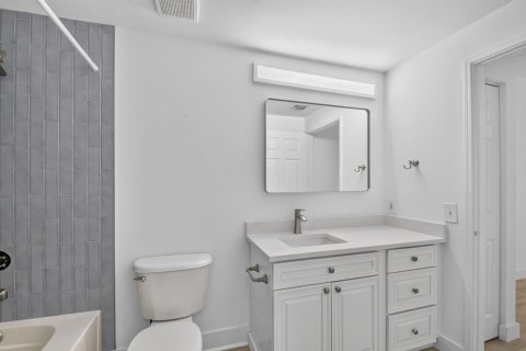 Condo in West Palm Beach, Florida, 1 bedroom № 2414593 - photo 19