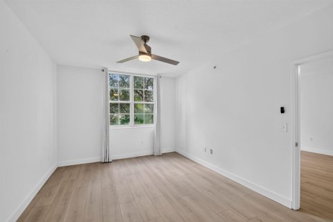 Condo in West Palm Beach, Florida, 1 bedroom № 2414593 - photo 16