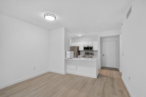 Condo in West Palm Beach, Florida, 1 bedroom № 2414593 - photo 6