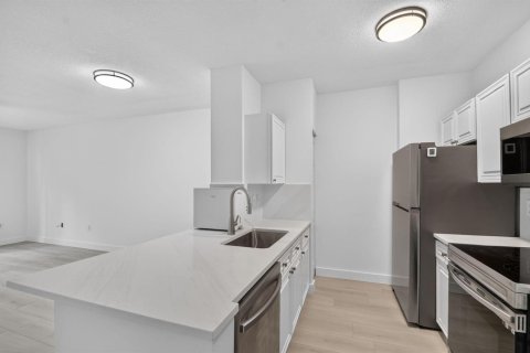 Condo in West Palm Beach, Florida, 1 bedroom № 2414593 - photo 2