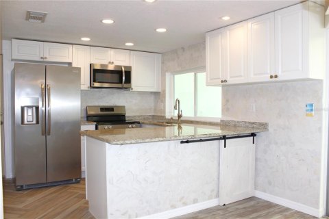 House in Port Richey, Florida 2 bedrooms, 132.66 sq.m. № 1876702 - photo 11