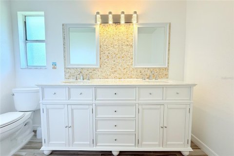 House in Port Richey, Florida 2 bedrooms, 132.66 sq.m. № 1876702 - photo 15