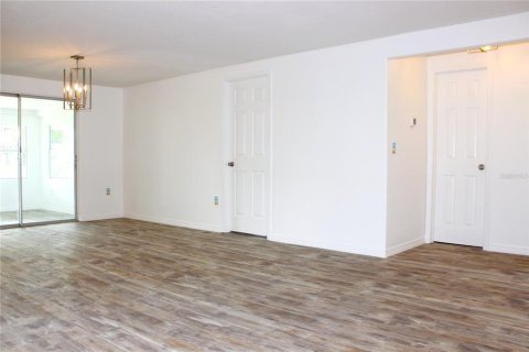 House in Port Richey, Florida 2 bedrooms, 132.66 sq.m. № 1876702 - photo 9