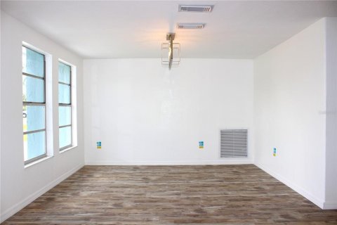 House in Port Richey, Florida 2 bedrooms, 132.66 sq.m. № 1876702 - photo 5