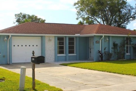 House in Port Richey, Florida 2 bedrooms, 132.66 sq.m. № 1876702 - photo 4