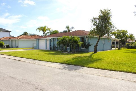 House in Port Richey, Florida 2 bedrooms, 132.66 sq.m. № 1876702 - photo 3
