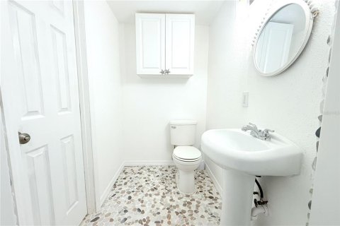 House in Port Richey, Florida 2 bedrooms, 132.66 sq.m. № 1876702 - photo 17