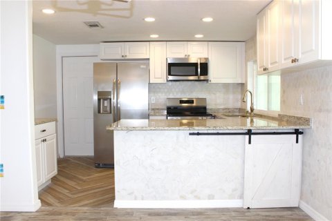 House in Port Richey, Florida 2 bedrooms, 132.66 sq.m. № 1876702 - photo 10