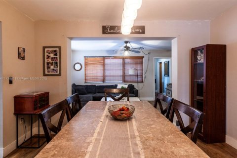 Casa en venta en Miami, Florida, 4 dormitorios, 327.95 m2 № 1860937 - foto 6