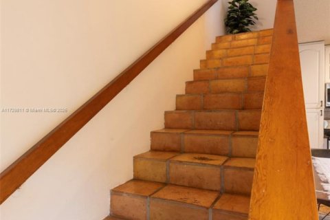 Casa en venta en Miami, Florida, 4 dormitorios, 327.95 m2 № 1860937 - foto 23